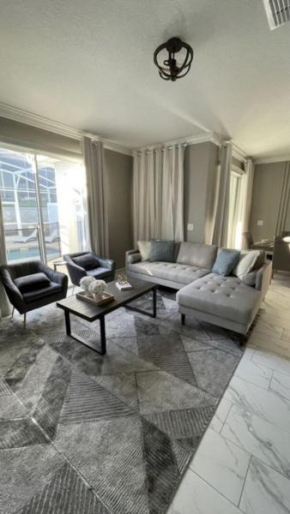 Relaxing 4 Bed Town Home with Splash Pool townhouse